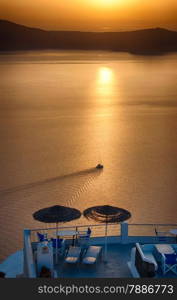 One of the most popular attractions in Oia is sunset viewing, a special event every evening. At this time the town is crowded with people.