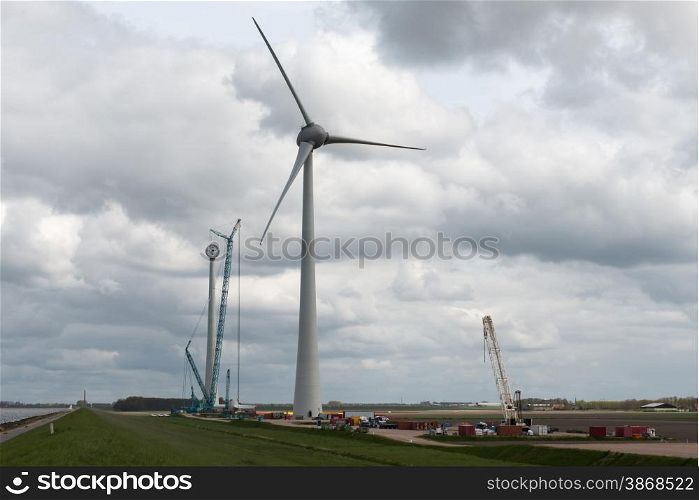 One of the world&rsquo;s largest crane ashore build 600 feet high windmills