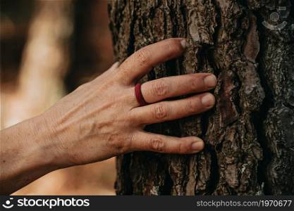 One old hand over a tree trunk using a rubber ring with super texture