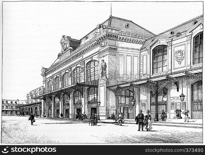 Orleans station, Courtyard of departure, vintage engraved illustration. Paris - Auguste VITU ? 1890.