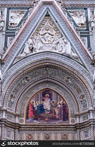 Ornate decorations on the outside the Basilica di Santa Maria del Fiore, Firenze (Florence), Italy