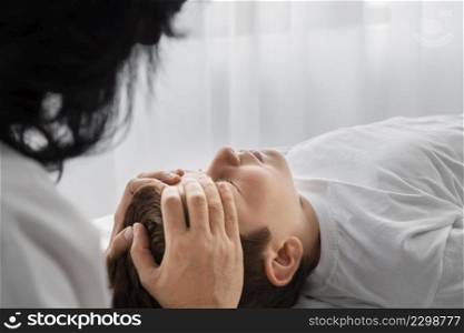 osteopathist treating child hospital