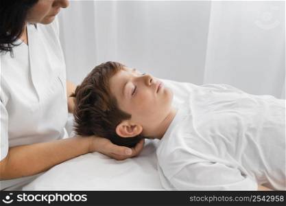 osteopathist treating kid hospital 2