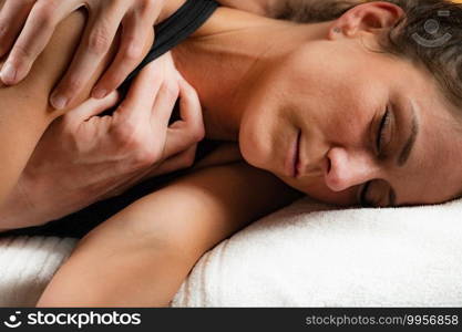 Osteopathy treatment. Shoulder Blade Pain.. Osteopathy Treatment for Shoulder