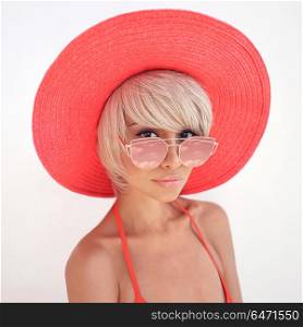 Outdoor fashion photo of young beautiful lady in red hat and sunglasses. Summer Beach travel. Summer vibes. Beautiful lady in red hat and sunglasses