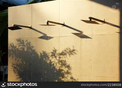 outdoor shawer light and shadow on the wall