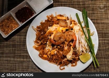 Pad thai, Rice noodle with shrimp
