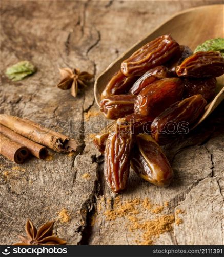 pakistan dates cinnamon sticks