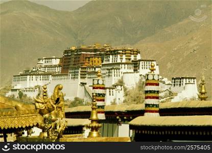 Palace on a hill, Potala Palace, Lhasa, Lhasa Valley, Tibet, China