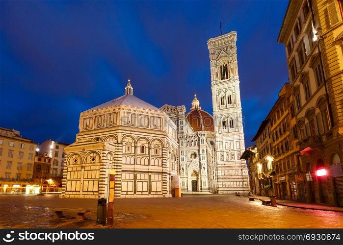 Palazzo Vecchio in the mornng in Florence, Italy. Famous Duomo Santa Maria Del Fiore, Baptistery and Giotto&rsquo;s Campanile on the Piazza del Duomo in the morning in Florence, Tuscany, Italy
