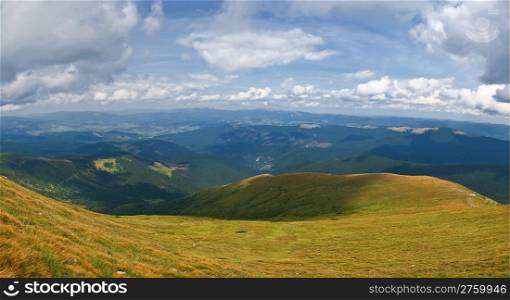 panoramic mountain view. Karpaty, Ukraine