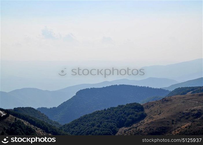 Panoramic view of mountain peaks in morning
