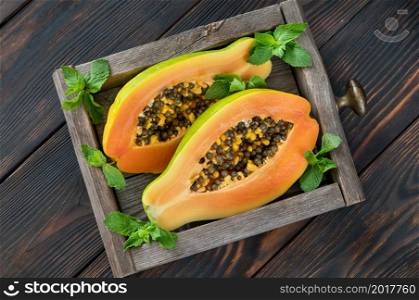 Papaya in the wooden box: cross section
