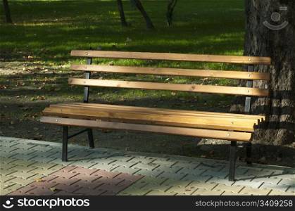 Park bench to tree