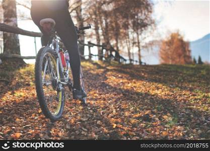 Passage of a mountain bike on leafy paths in the hills in autumn