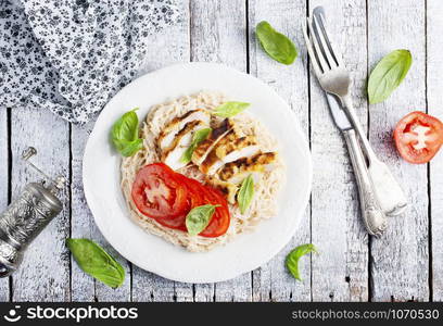 pasta with baked chicken and fresh tomato