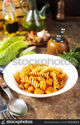 pasta with chicken and tomato sauce, pasta with sauce