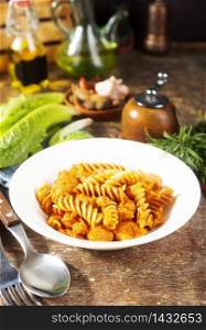 pasta with chicken and tomato sauce, pasta with sauce