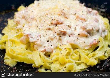 pasta with ham and mayonnaise under grated cheese, macro