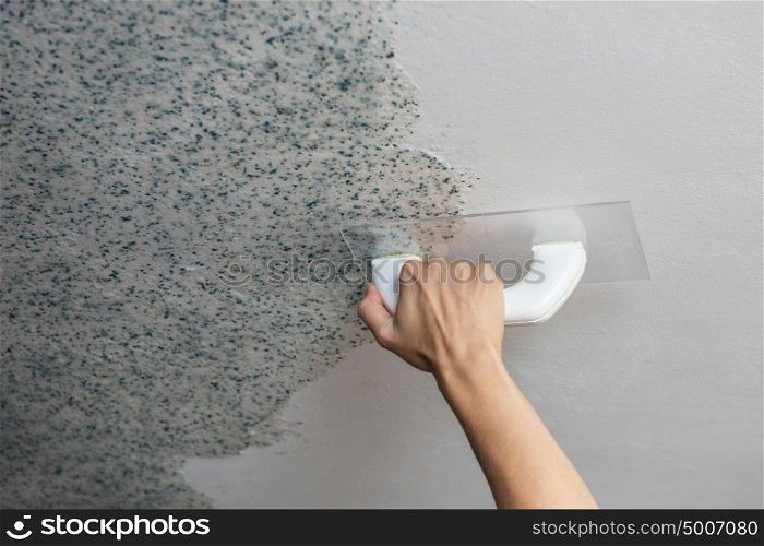 Pasting liquid wallpaper. Pasting liquid wallpaper in the apartment