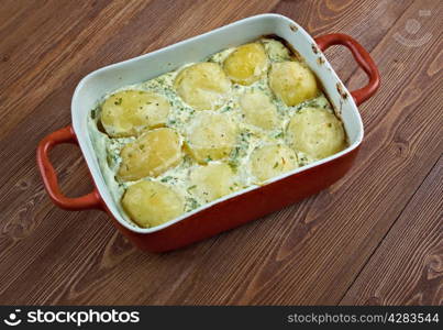 Patatine novelle alla crema di basilico - Italian baked potato with cream and basil&#xA;&#xA;