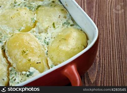 Patatine novelle alla crema di basilico - Italian baked potato with cream and basil&#xA;&#xA;