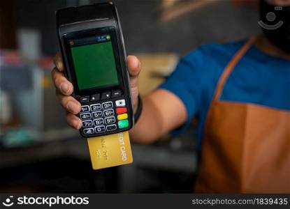 Payment over nfc technology,Customer making wireless or contactless payment using credit card,Buy and sell products & service.