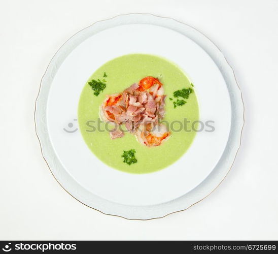 Pea soup with shrimps and bacon