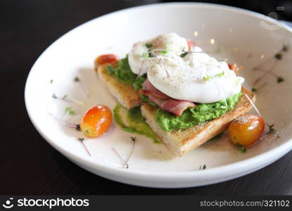 peas poached eggs