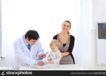 Pediatrician let baby play with stethoscope&#xA;