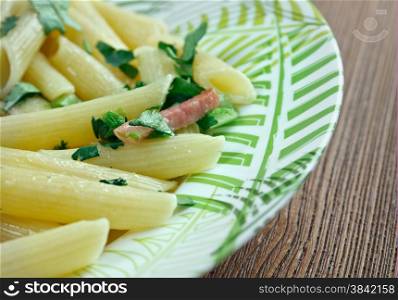 Penne Florentine with bacon and poached egg