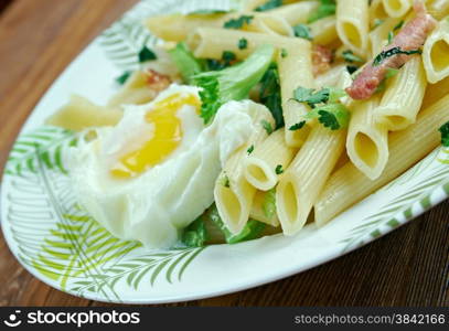 Penne Florentine with bacon and poached egg