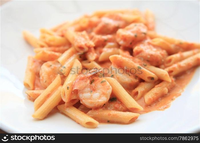 penne pasta with vodka tomato sauce and shrimp