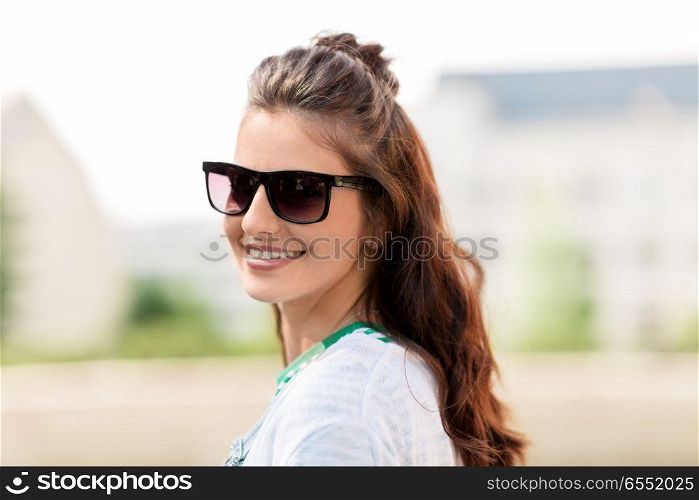 people, summer and eyewear - happy smiling young woman in sunglasses outdoors. happy young woman in sunglasses outdoors. happy young woman in sunglasses outdoors