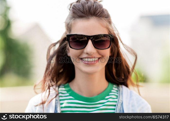 people, summer and eyewear - happy smiling young woman in sunglasses outdoors. happy young woman in sunglasses outdoors