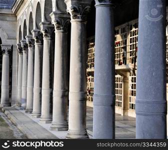Pere Lachaise columns