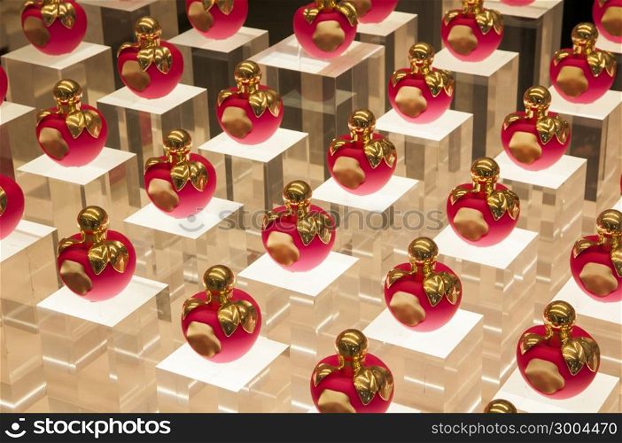 perfume set red and gold