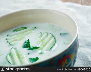 Persian Cucumber Yogurt Mast o Khiar