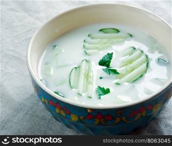Persian Cucumber Yogurt Mast o Khiar