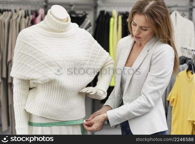 personal shopper measuring clothes 6. personal shopper measuring clothes 5