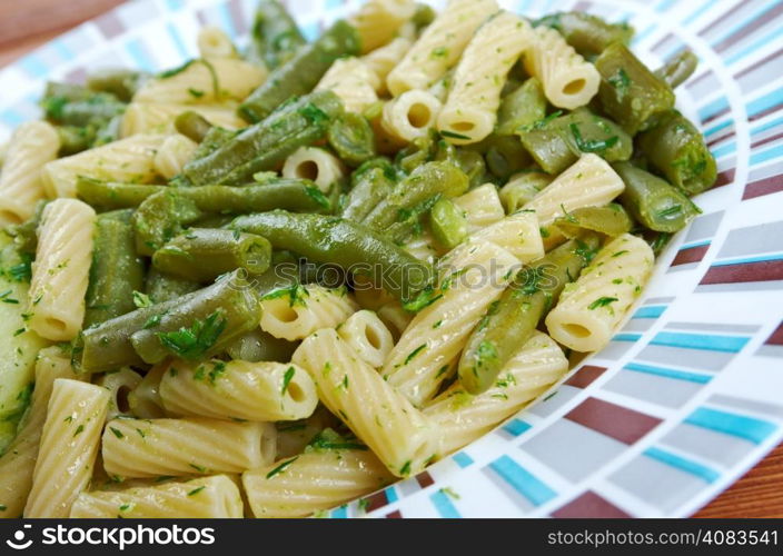 pesto con patate fagiolini - italian pasta with pesto sauce&#xA;