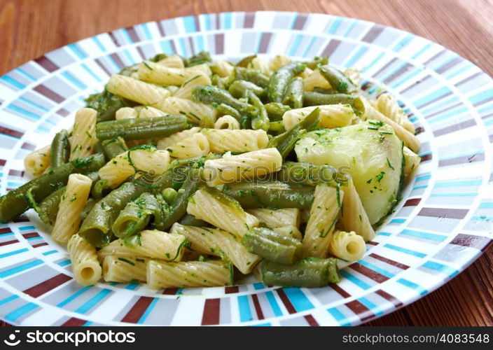 pesto con patate fagiolini - italian pasta with pesto sauce&#xA;