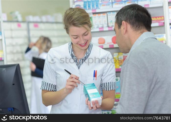 pharmacist writing the dosage on the box
