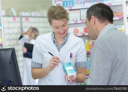pharmacist writing the dosage on the box