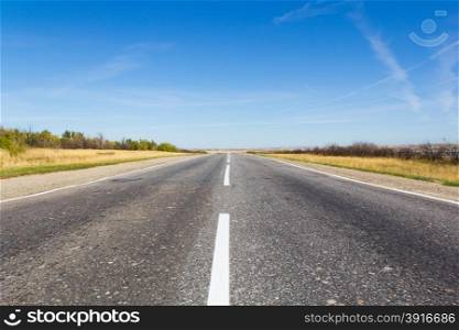 Photo of day landscape with empty road