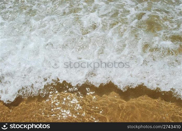 photo of ocean&rsquo;s water on a beautiful beach