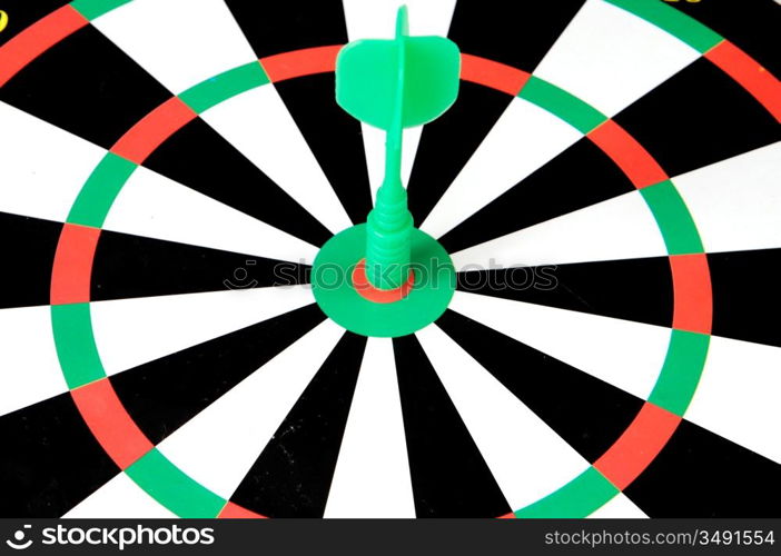 Photo of one dart in bull&acute;s eye