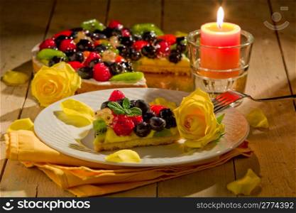 photo of romantica photo composed of pie with petals and candle light