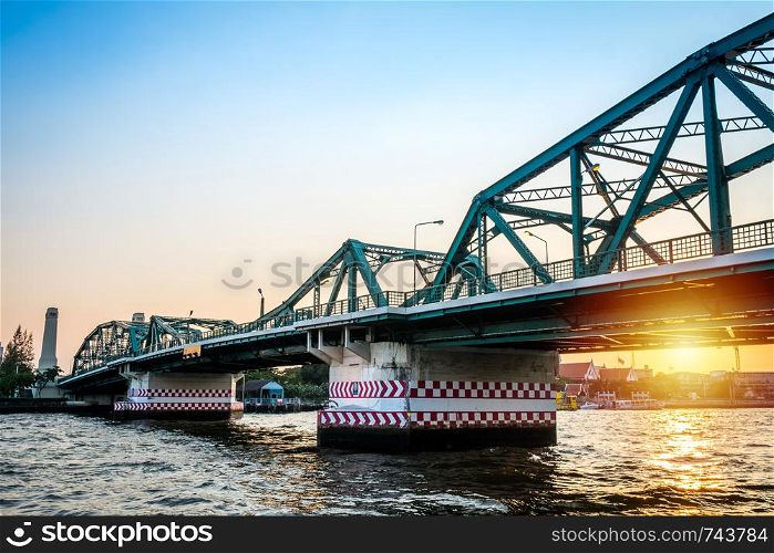 Phra Phuttha Yodfa Bridge, Memorial Bridge,Bangkok,Steel bridges in the past can be opened to larger ships.
