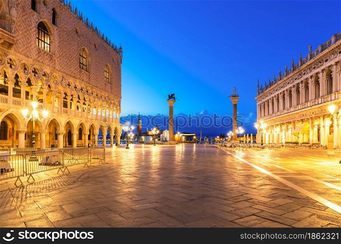Piazza San Marco with National Library of St Mark&rsquo;s, Column of San Teodoro and and Doge&rsquo;s Palace, Venice.. Piazza San Marco with National Library of St Mark&rsquo;s, Column of San Teodoro and and Doge&rsquo;s Palace, Venice